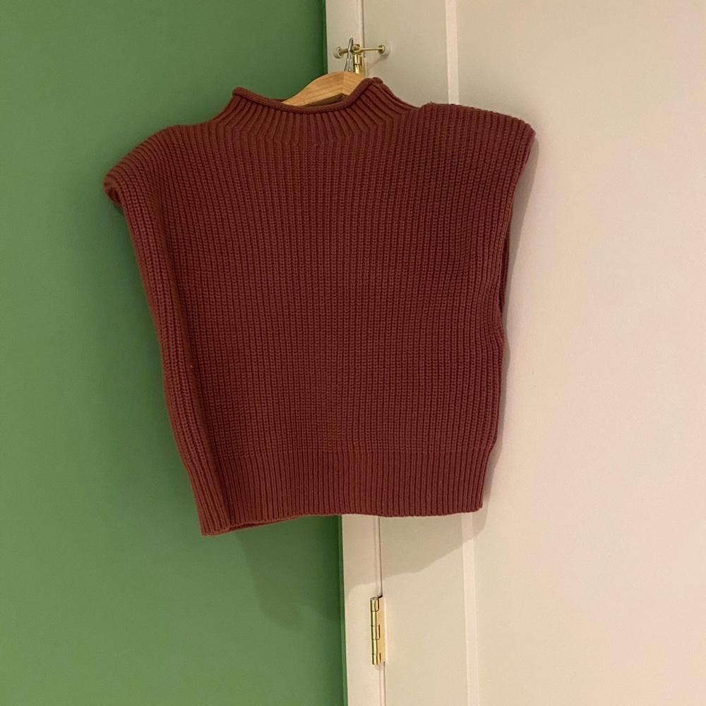 Zara size Small sleeveless knit with shoulder pads